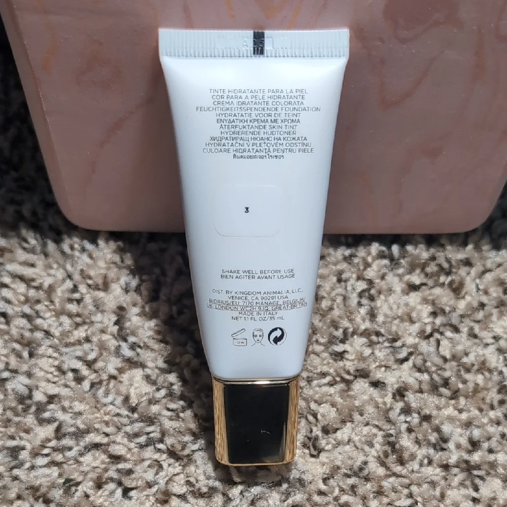Hourglass Veil Hydrating Skin Tint - Picture 2 of 5